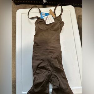 AirSlim® Firm Tummy Compression Bodysuit Shaper With Butt Lifter - XS/S